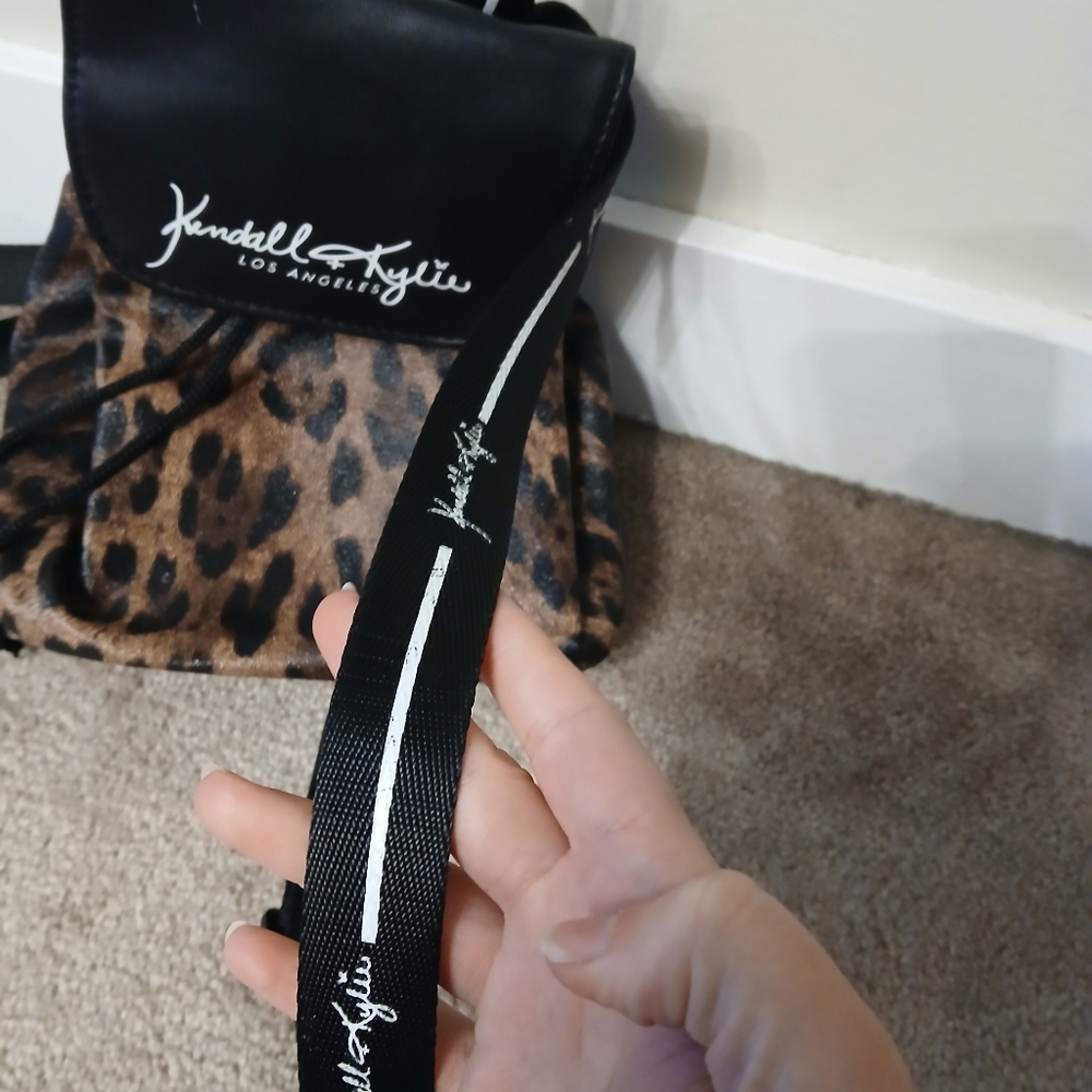 🤯 2/$15 Kendall & Kylie Los Angeles Cheetah Print Small Bucket Bag - Picture 3 of 11